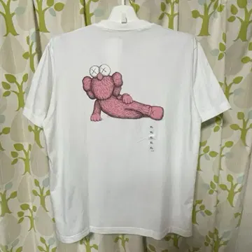 유니클로 카우스 한정판 콜라보 T셔츠
