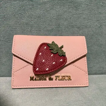 Maison de FLEUR 메종 드 플뢰르 이치고 레터 카드 케이스