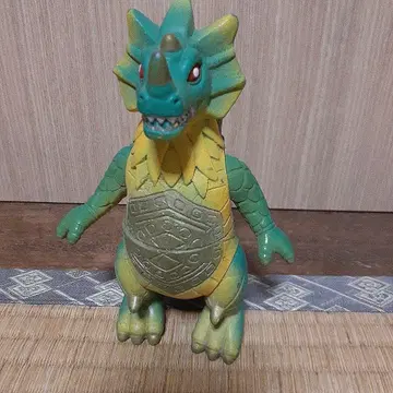 괴수 피규어