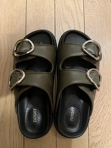 nouer 샌들