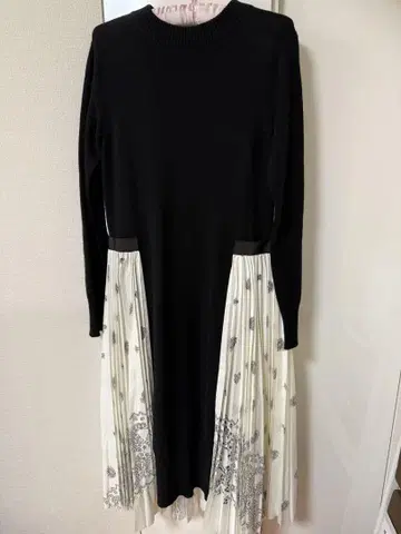 sacai 울 니트 프린트 플리츠 원피스