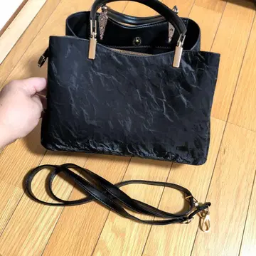 블랙 합성 피혁 핸드백