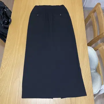 블랙 슬릿 타이트 스커트