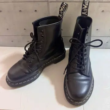 1460 Dr.Martens 화이트 스티치 8홀 부츠 UK6