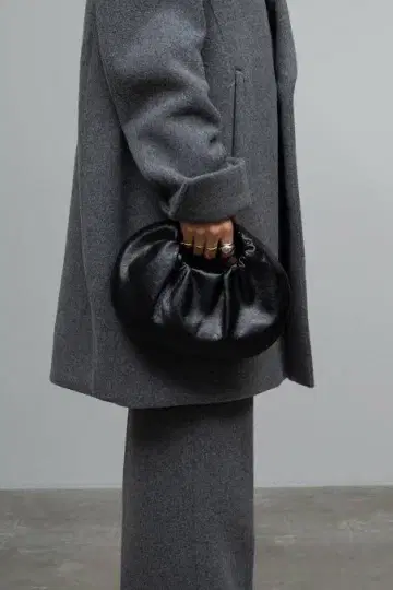 GIA STUDIOS croissant bag black
