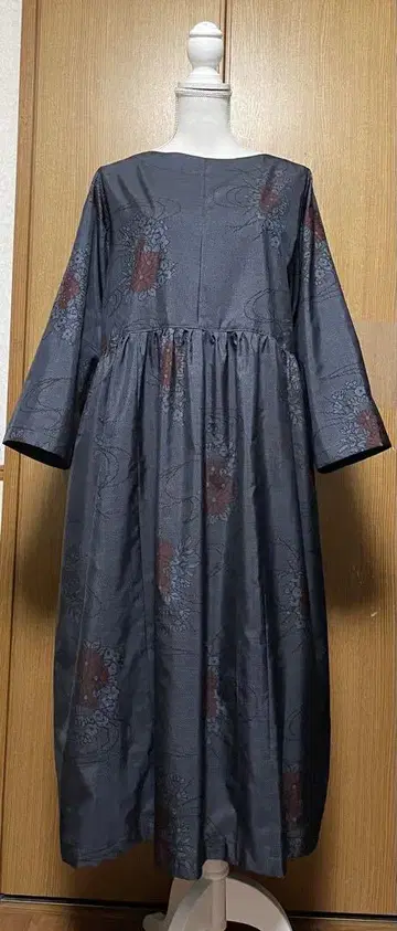 기모노 리메이크 쪽빛 바탕에 꽃무늬 오시마 허리 개더 원피스