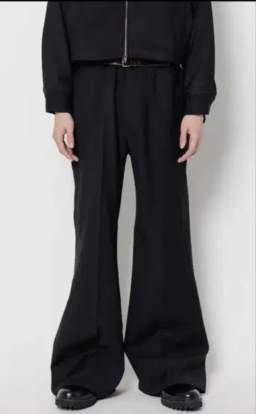GOAT ESSENCE 고트 에센스 TUCK FLARE PANTS