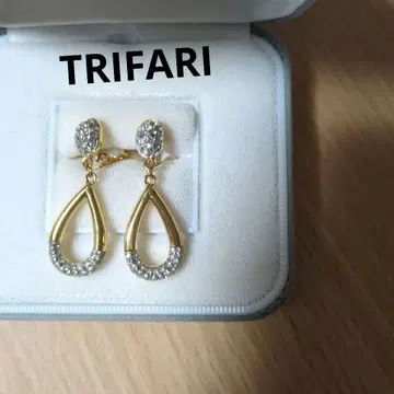TRIFARI 빈티지 골드 눈물형 귀찌