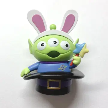 popmart ALIEN THE MAGICIAN