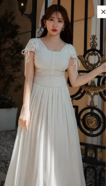 herlipto Nuage Airy Dress