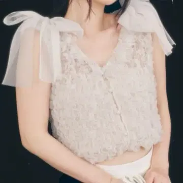 [새상품급] SNIDEL 스나이델 튤 셔링 크롭 상의 IVR