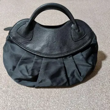 ypsilone 블랙 가죽 나일론 핸드백