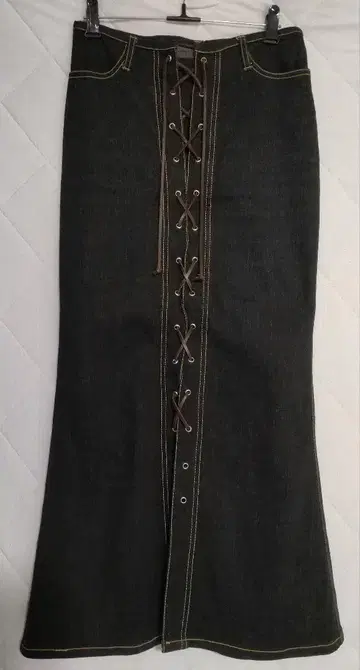 다크 데님 레이스 플레어 스커트