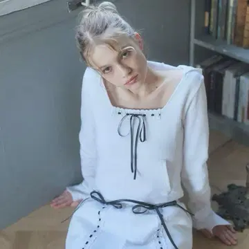 lilLilly 레이스 코르셋 후드티 WHITE