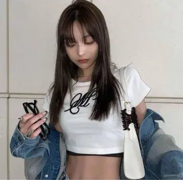 MELT THE LADY 멜트더레이디 크롭 로고 T셔츠