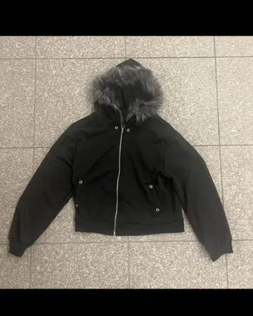 숏 기장 퍼 후드티