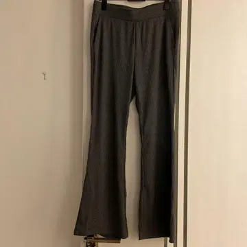 UNIQLO 리브 플레어 팬츠 다크 그레이