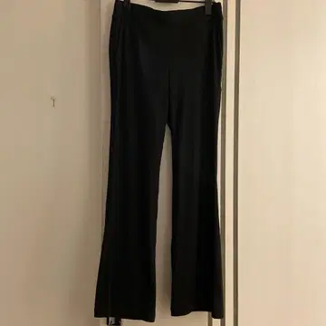 UNIQLO 리브 플레어 팬츠 블랙