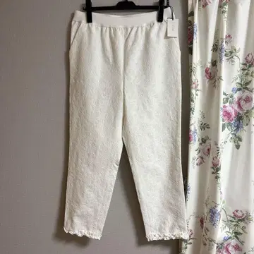 택 포함 미사용 TO BE CHIC 화이트 팬츠 사이즈 44