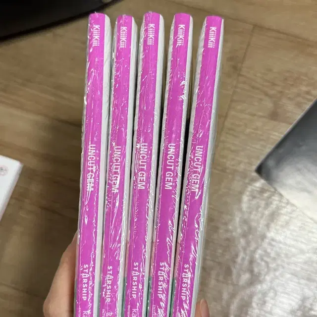 키키 미개봉 데뷔앨범 팝니다. 장당 0.2