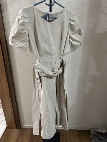 Noela 노엘라 베이지 반팔 원피스
