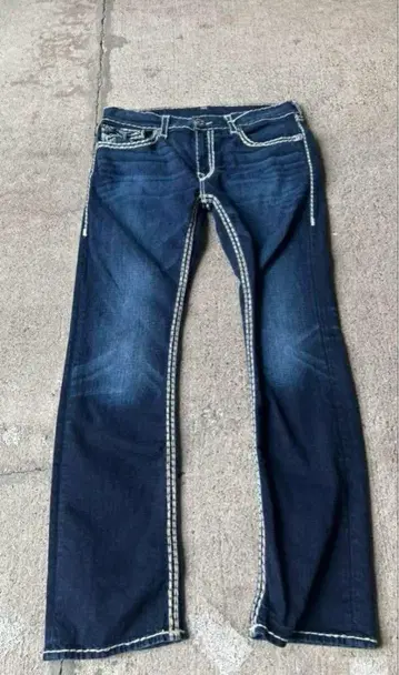 True Religion 36 플레어 데님 IO 착용