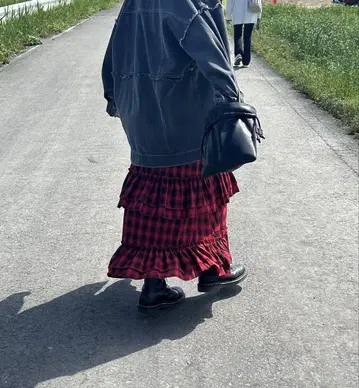 빨간색과 블랙 체크 프릴 롱 스커트
