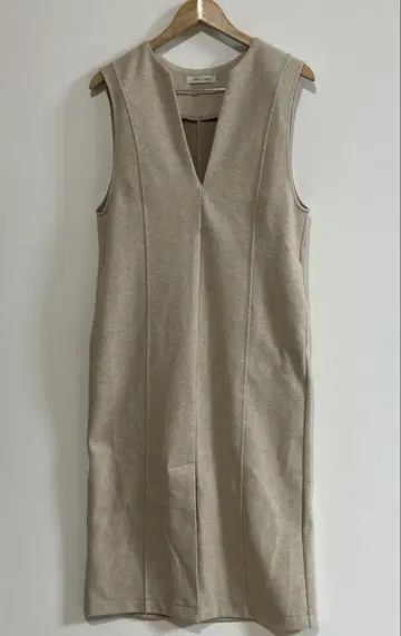 카프레슈레마쥬 깊은 V넥 스트레치 멜톤 원피스