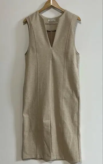 카프레슈레마쥬 깊은 V넥 스트레치 멜톤 원피스