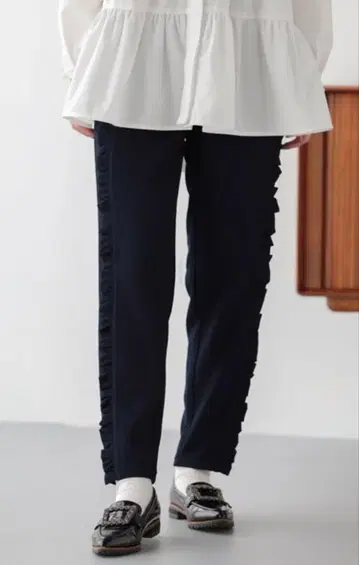 fitmore 사이드 프릴 테이퍼드 팬츠 NAVY