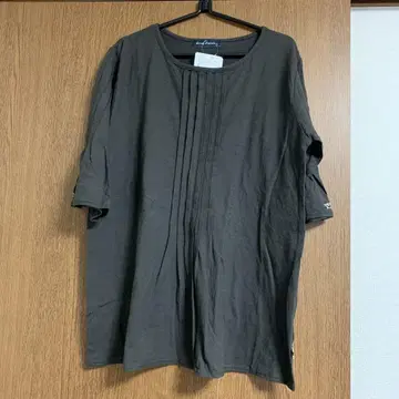 브라운 플리츠 T셔츠 반팔