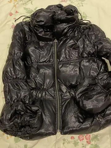블랙 다운 자켓 후드 부착