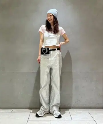 미사용 새상품급 실버 호일 프린트 데님 팬츠