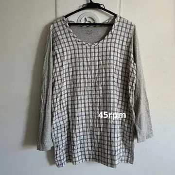 체크 무늬 V넥 긴팔 티셔츠