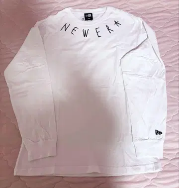 NEW ERA 다카하시 아이 콜라보 긴팔 T셔츠 화이트