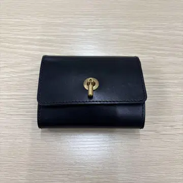 블랙 가죽 3단 폴더형 지갑 골드 금장 장식