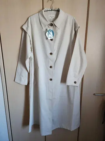 아이보리 버튼 롱 코트