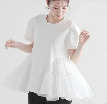 fit more 핏모아 튤 절개 페플럼 티셔츠 화이트