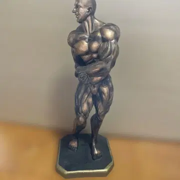 근육질 남성 피규어 브론즈 제