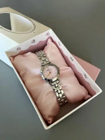 질 스튜어트 여성용 손목시계