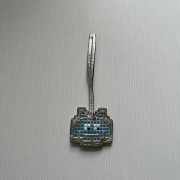 안야 힌드마치 참 인베이더 실버