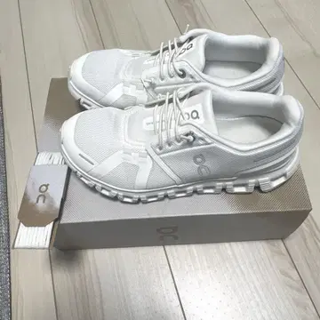 on cloud 6 우먼 23.5cm 화이트