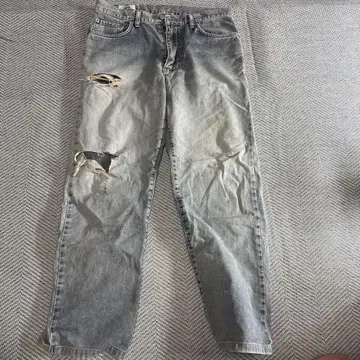 데미지 가공 그레이 스트레이트 청바지