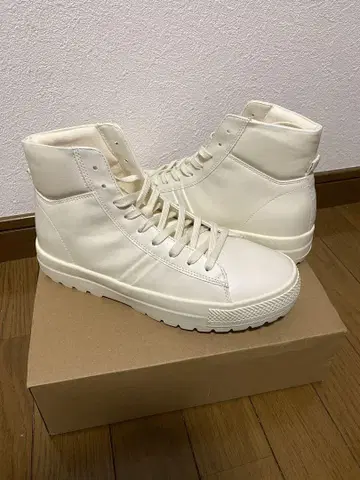 ZARA 러버 하이컷 스니커즈 사이즈 40 본 화이트