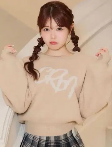오리타 스즈카 Cherimi 로고 니트