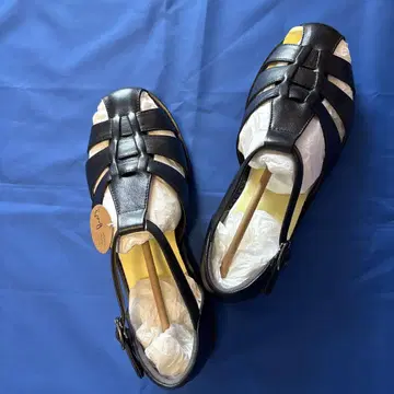 잉그 가죽 구르카 샌들 블랙
