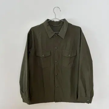 유니클로 오버 셔츠 자켓 밀리터리 자켓 XL 사이즈 카키