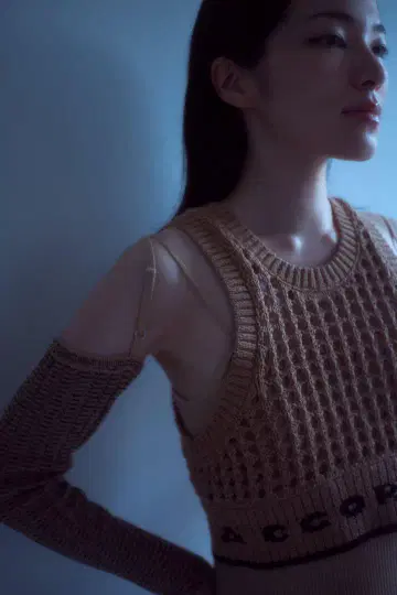 A CCORDION COTTON TAPE YARN MESH TANK