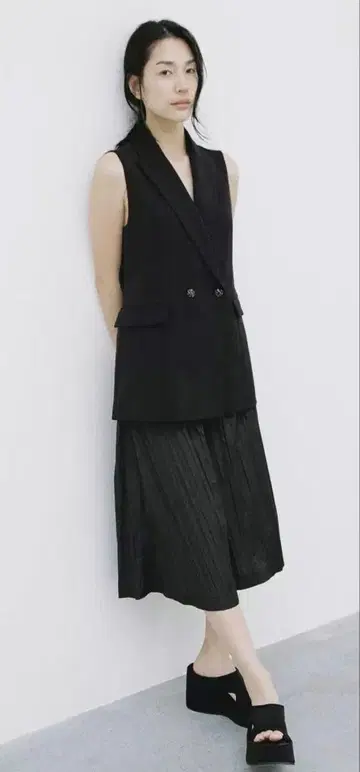 [새상품] ZARA 큐빅 버튼 롱 베스트