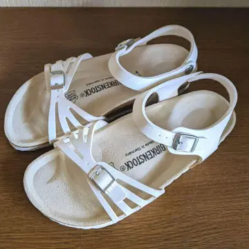 BIRKENSTOCK 화이트 벨트의 페미닌 샌들, 버켄스탁